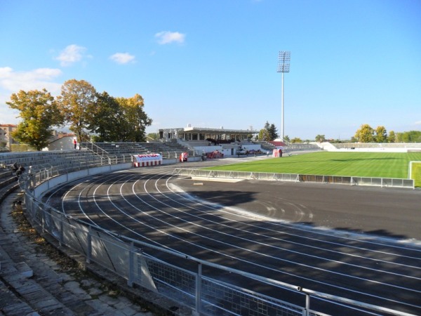 Stadiumi Skënderbeu stadium